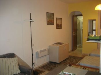 Monolocale completamente arredato e box - Altre fotografie