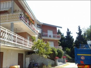 Trilocale con terrazzo Collina