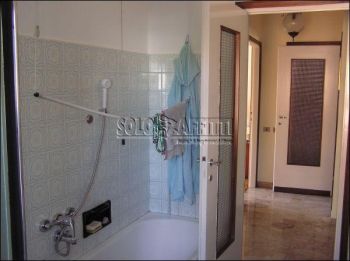 Trilocale arredato con balcone Zona san pietro