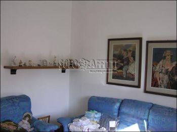 Trilocale arredato con balcone Zona san pietro