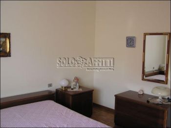 Trilocale arredato con balcone Zona san pietro