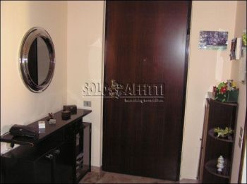 Trilocale arredato con balcone Zona san pietro