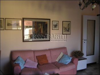 Trilocale arredato con balcone Zona san pietro