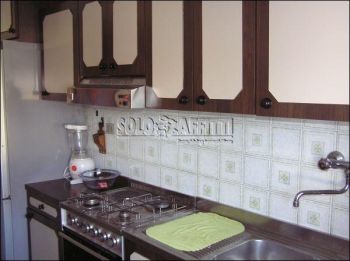 Trilocale arredato con balcone Zona san pietro