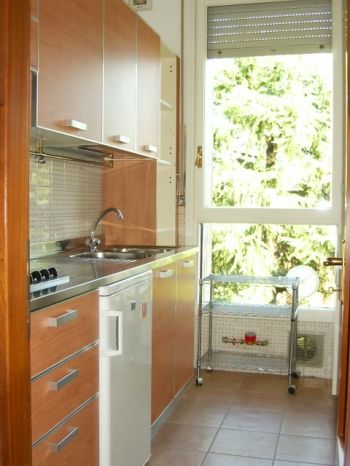 Ampio e nuovo monolocale arredato - Cucina