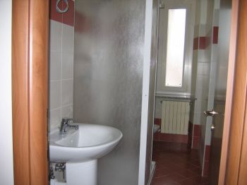 Bilocale affittasi - Bagno
