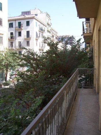 Casa con balcone Sciuti - notarbartolo