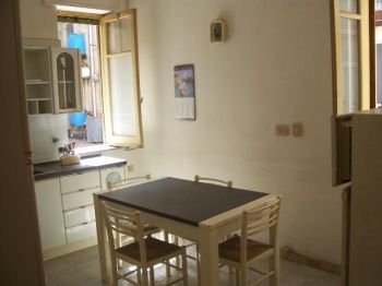 Casa con balcone Sciuti - notarbartolo