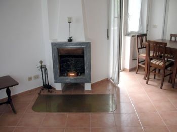 Monolocale arredato con balcone Trieste / salario