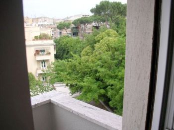 Monolocale arredato con balcone Trieste / salario
