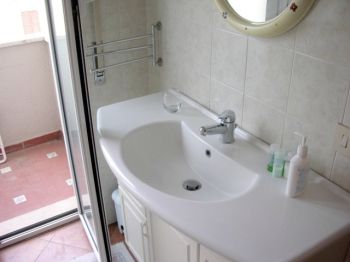 Monolocale arredato con balcone Trieste / salario