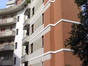 Monolocale arredato con balcone Trieste / salario