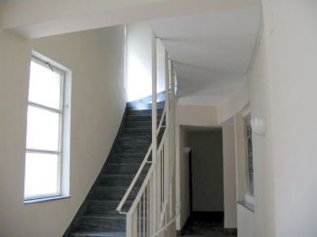 Monolocale arredato con balcone Trieste / salario