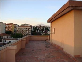 Casa arredata con posto auto V.le vittorio veneto