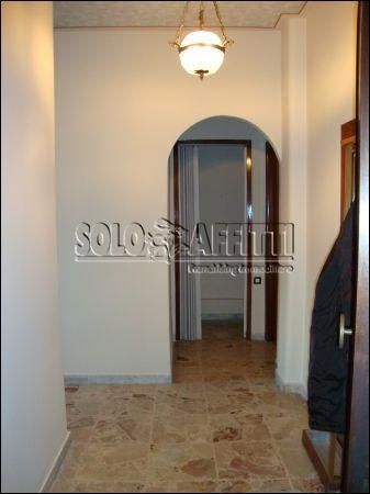Casa arredata con posto auto V.le vittorio veneto