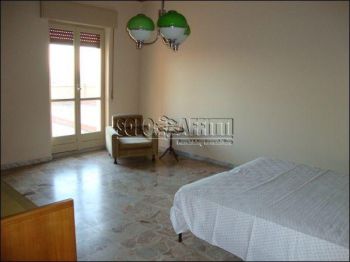 Casa arredata con posto auto V.le vittorio veneto