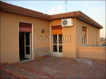 Casa arredata con posto auto V.le vittorio veneto