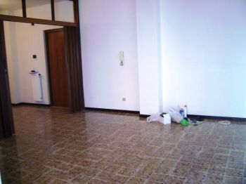 Bilocale con balcone Autonomia siciliana