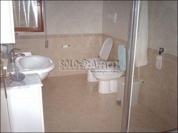 Bilocale arredato con terrazzo Zona ospedale