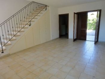Villa a schiera con terrazzo e giardino