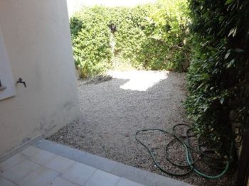 Villa a schiera con terrazzo e giardino