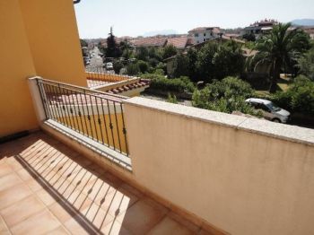 Villa a schiera con terrazzo e giardino