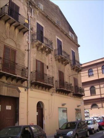 Bilocale arredato con balcone Oreto