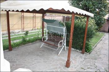 Villa con balcone e garage Sempione
