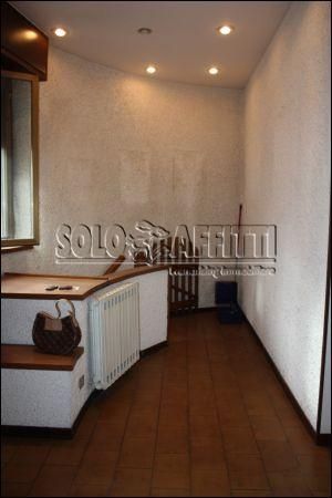 Villa con balcone e garage Sempione