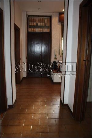 Villa con balcone e garage Sempione