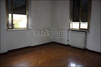 Villa con balcone e garage Sempione