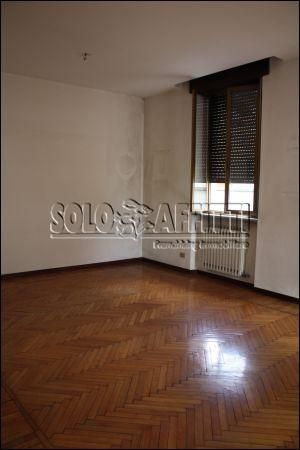 Villa con balcone e garage Sempione