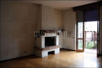 Villa con balcone e garage Sempione