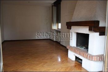 Villa con balcone e garage Sempione