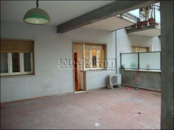 Bilocale arredato con terrazzo Centro