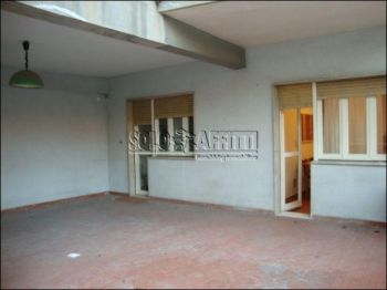 Bilocale arredato con terrazzo Centro