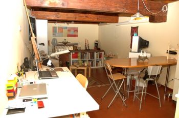 Confortevole studio - Soffitto con travi a vista