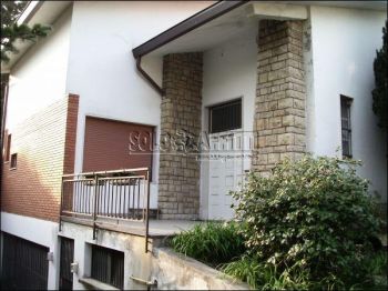 Villa con garage e balcone Zona molinetto