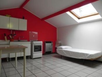 Monolocale mansarda in villa bifamiliare - Camera da letto