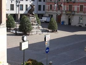 Monolocale con vista su piazza centrale - Vista esterna