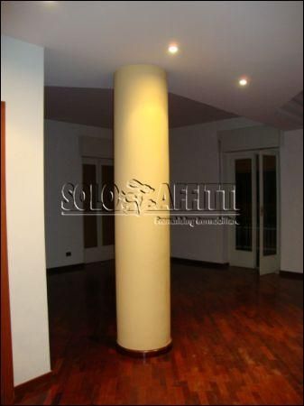 Casa con garage e balcone Fleming