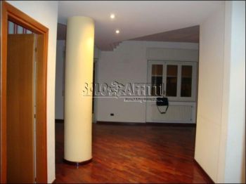 Casa con garage e balcone Fleming