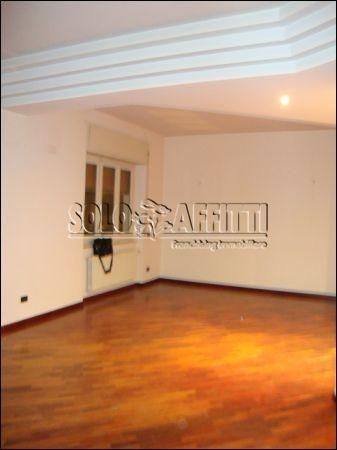 Casa con garage e balcone Fleming