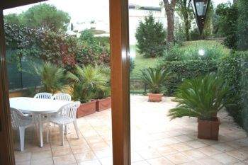 Villino Ristrutturato Arredato - Giardino