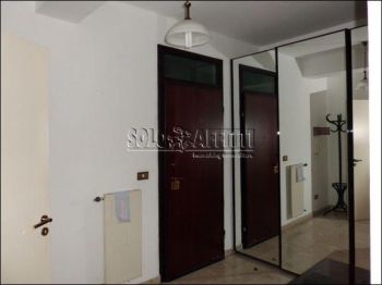 Appartamento arredato con balcone Centro