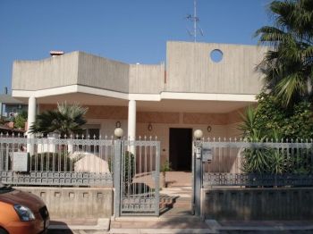 Appartamento con giardino e garage Bari