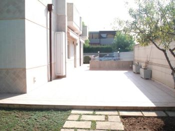 Appartamento con giardino e garage Bari