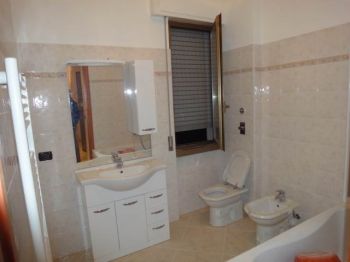 Casa con aria condizionata e balcone