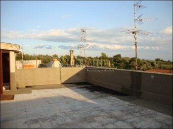 Appartamento con terrazzo e garage Valle allegra