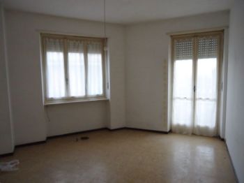 Trilocale vuoto ultimo piano